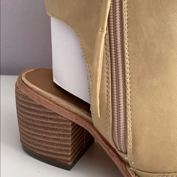 Michael Antonio Mannon Beige Booties - Picture 3 of 6